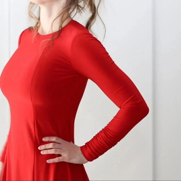 Red dress - Picture 4 of 8